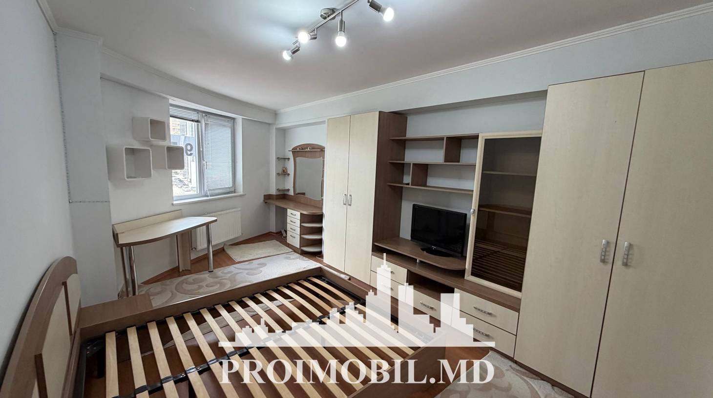 https://images.proimobil.md/cYlN_rjEyzawxhyay1dZtAC_NI5RPc1CZIpD9fN6u_g/watermark:0.75:so:0:30:0.39/resize:fill:1460:816:1/gravity:ce/bG9jYWw6Ly8vZXN0YXRlL2xyLzc2ZDhjM2MyLTcxNjktNGU2My1hYWY5LTEzMWU1YWJiMWU0YS5qcGVn