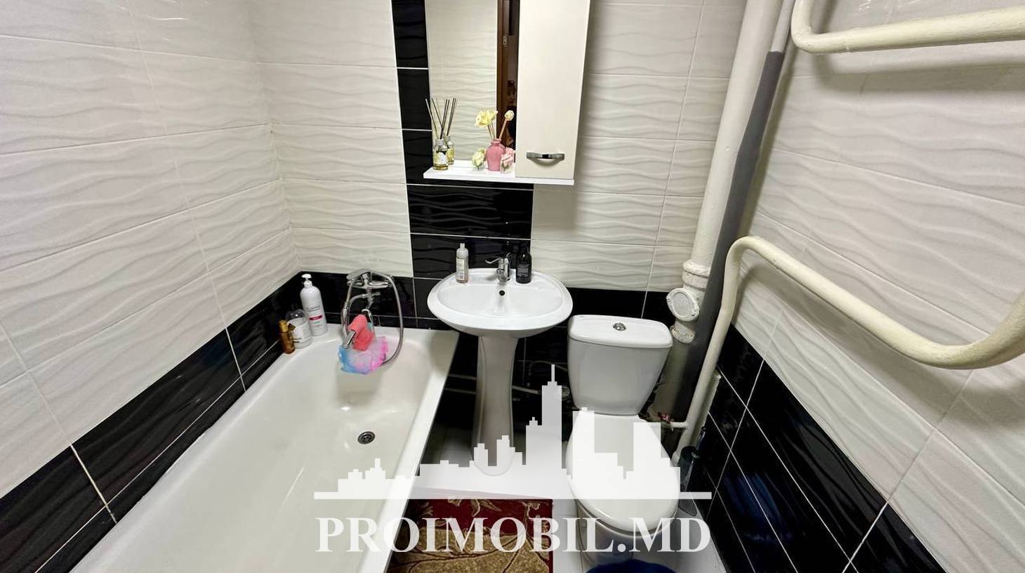 https://images.proimobil.md/cZBTxTBw1RQ9bb0Gcyu_VG6RqKXNVVRSXqqWDkseQY0/watermark:0.75:so:0:30:0.39/resize:fill:1460:816:1/gravity:ce/bG9jYWw6Ly8vZXN0YXRlL2xyLzFmMjc2MmVhLTJhYTMtNGVhNi05ZDNhLThiZWQ5NDNiN2IzMy5qcGVn
