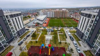 https://images.proimobil.md/ca6grVPj4McrPvYdOjdz7hXUFJHTYjNmfX6v5gx9GKE/resize:fill:350:198:1/gravity:ce/bG9jYWw6Ly8vZXN0YXRlL2xyLzgyYjg0Mjc3LWNjMjItNDk0MS04ZjNiLWFkYjNiYWVjMDEwYS5qcGVn