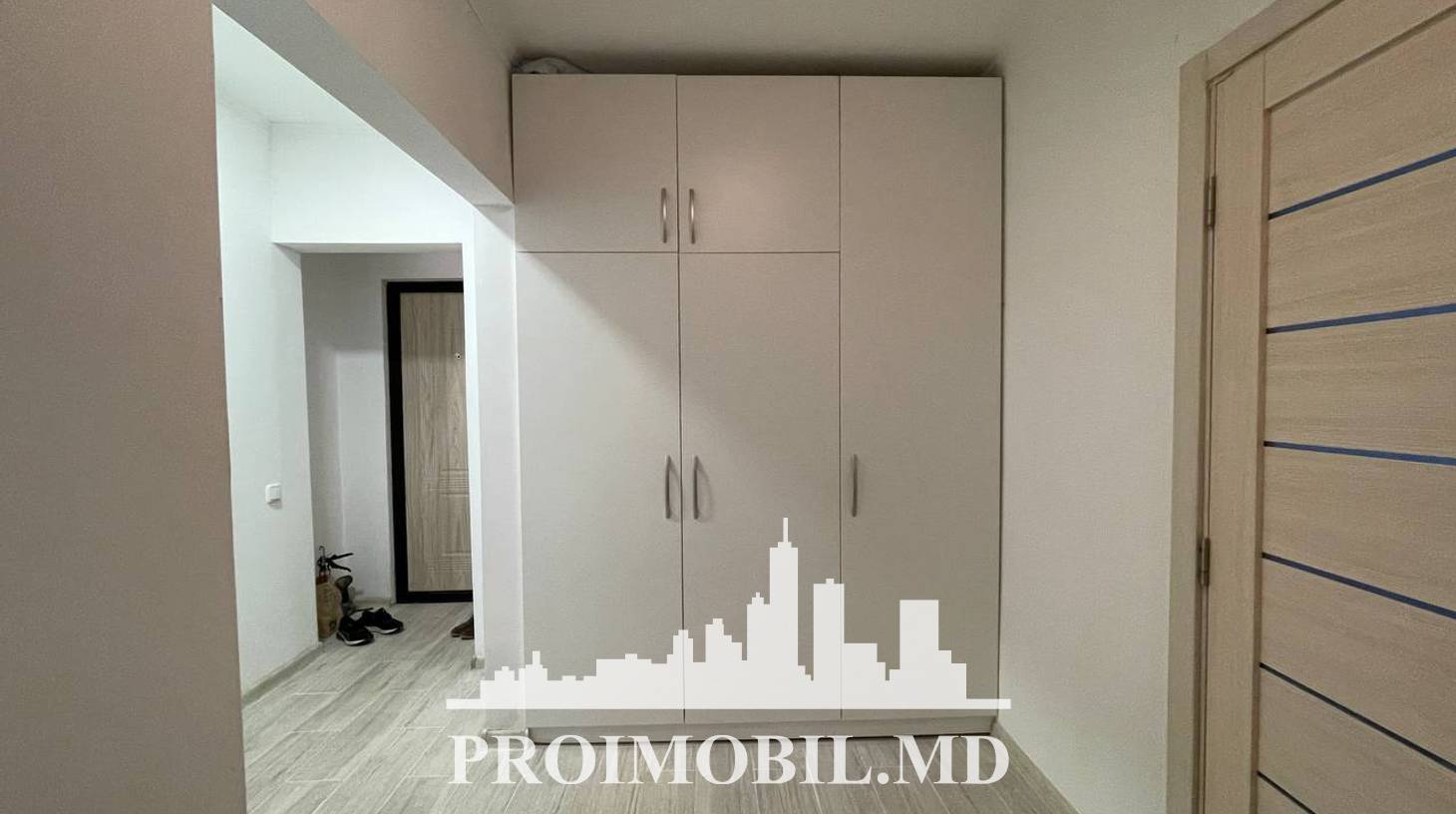 https://images.proimobil.md/cavAkgq1xM-2m5pQ6yI74RNNYTOy1Rg4jZpAAzO6OW0/watermark:0.75:so:0:30:0.39/resize:fill:1460:816:1/gravity:ce/bG9jYWw6Ly8vZXN0YXRlL2xyL2FlYTZjYzE2LTJmYTgtNDEzYy1hNDVmLWU0ZjFkMmIyYmI4Yi5qcGVn