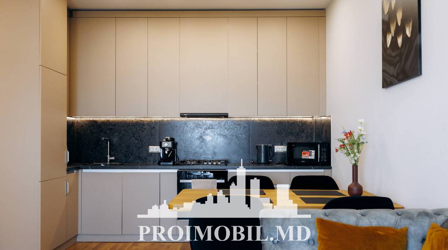 https://images.proimobil.md/cfWH5thy7o-GYhdSQvFmSP22O8eKbcXOTDxCApFJvd0/watermark:0.75:so:0:30:0.39/resize:fill:1460:816:1/gravity:ce/bG9jYWw6Ly8vZXN0YXRlL2xyL2ZiMzJhYTNhLWJhYWEtNDI1NS04ZTNjLTQzYzY1NDU2ZGRhOC5qcGVn