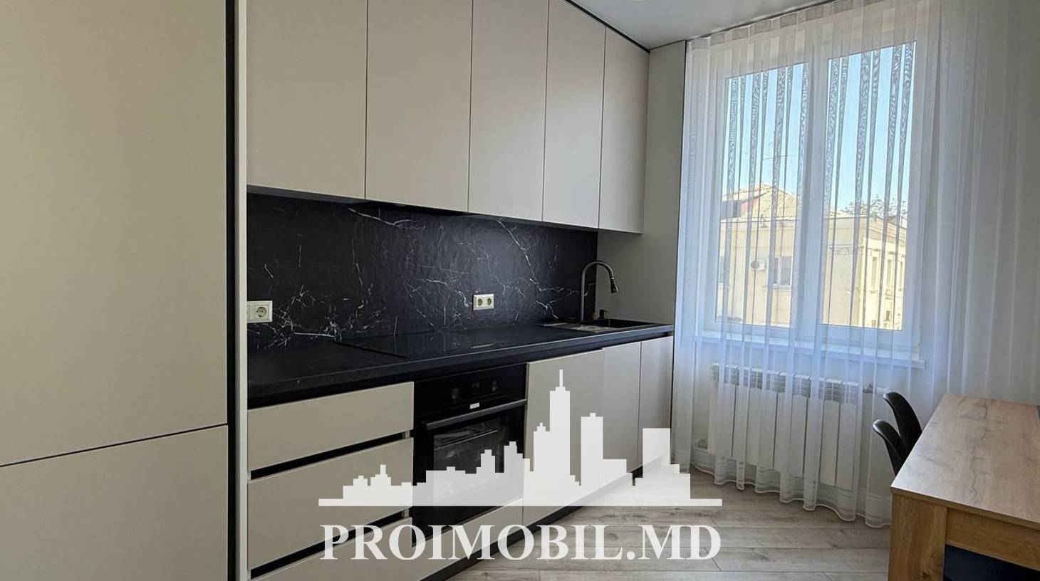 https://images.proimobil.md/cne94u89zsvNULbJW5PphfIyp5xJdrPu0_JY0HWe0PQ/watermark:0.75:so:0:30:0.39/resize:fill:1460:816:1/gravity:ce/bG9jYWw6Ly8vZXN0YXRlL2xyLzA5MTc1NmY1LTJmMDEtNGUxZC1iODBmLTg3NTUxZGZiN2EwZS5qcGVn