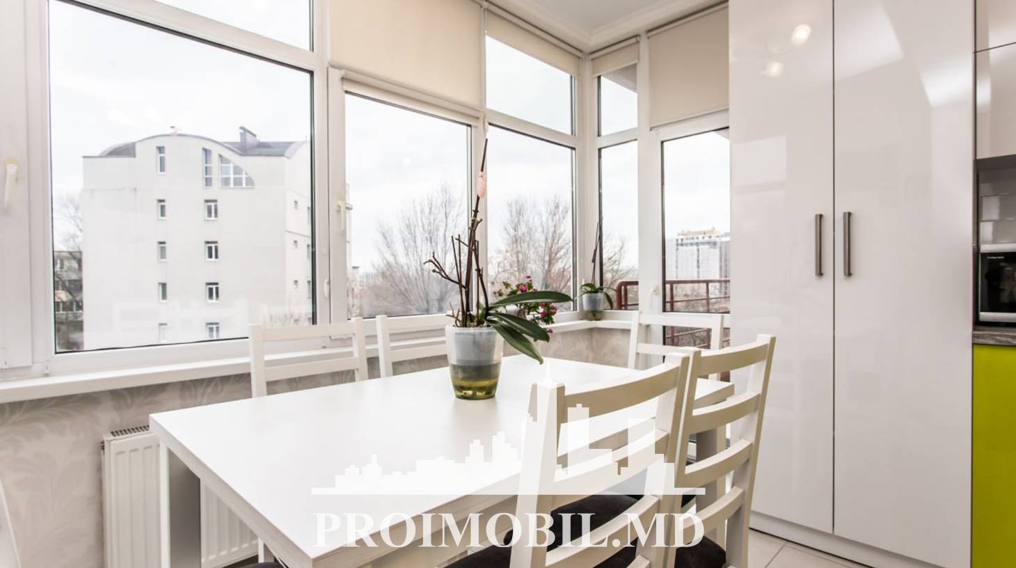 https://images.proimobil.md/comZnbUu0zDv3Snm_jVO17oJYTpdteb3uKnV-hoNtnA/watermark:0.75:so:0:30:0.39/resize:fill:1460:816:1/gravity:ce/bG9jYWw6Ly8vZXN0YXRlL2xyLzgxNTNmNjQ4LWEwYTMtNDU4OS04ZmM5LTVhNDA2NTYwYThmZS5qcGVn