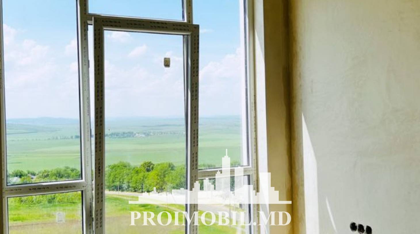 https://images.proimobil.md/cpaJvXq-byVgLrodyWwvvPbDmWBk3wlaqzBxemWa_7c/watermark:0.75:so:0:30:0.39/resize:fill:1460:816:1/gravity:ce/bG9jYWw6Ly8vZXN0YXRlL2xyLzdmZGY2ODAwLWNiNjMtNDM4Yi1hOWQwLTUzMTk3OTUyOTQ5NS5qcGVn