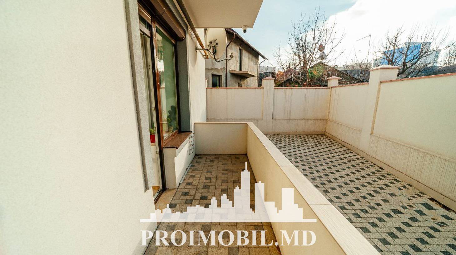 https://images.proimobil.md/cr2vKsunmsVNOKvJeyfP2T93hXjqOYmjHLapa8Y3kmw/watermark:0.75:so:0:30:0.39/resize:fill:1460:816:1/gravity:ce/bG9jYWw6Ly8vZXN0YXRlL2xyLzk5YTViYjBhLWRlYWEtNDhlOC1iNWYzLTVjMmU0ZjVhYzNiYi5qcGVn