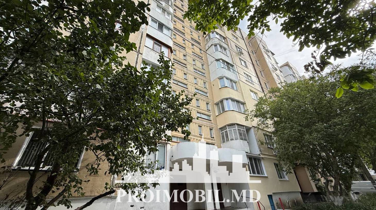 https://images.proimobil.md/ct1h1VK8z6bTa3gF38wJrwBjHK8SujxrOFImwynNYz0/watermark:0.75:so:0:30:0.39/resize:fill:1460:816:1/gravity:ce/bG9jYWw6Ly8vZXN0YXRlL2xyLzE5ZDY5MGQ5LWUxMmYtNDllOS1hNzZlLTg3MmYxN2UyNGIxMS5qcGVn