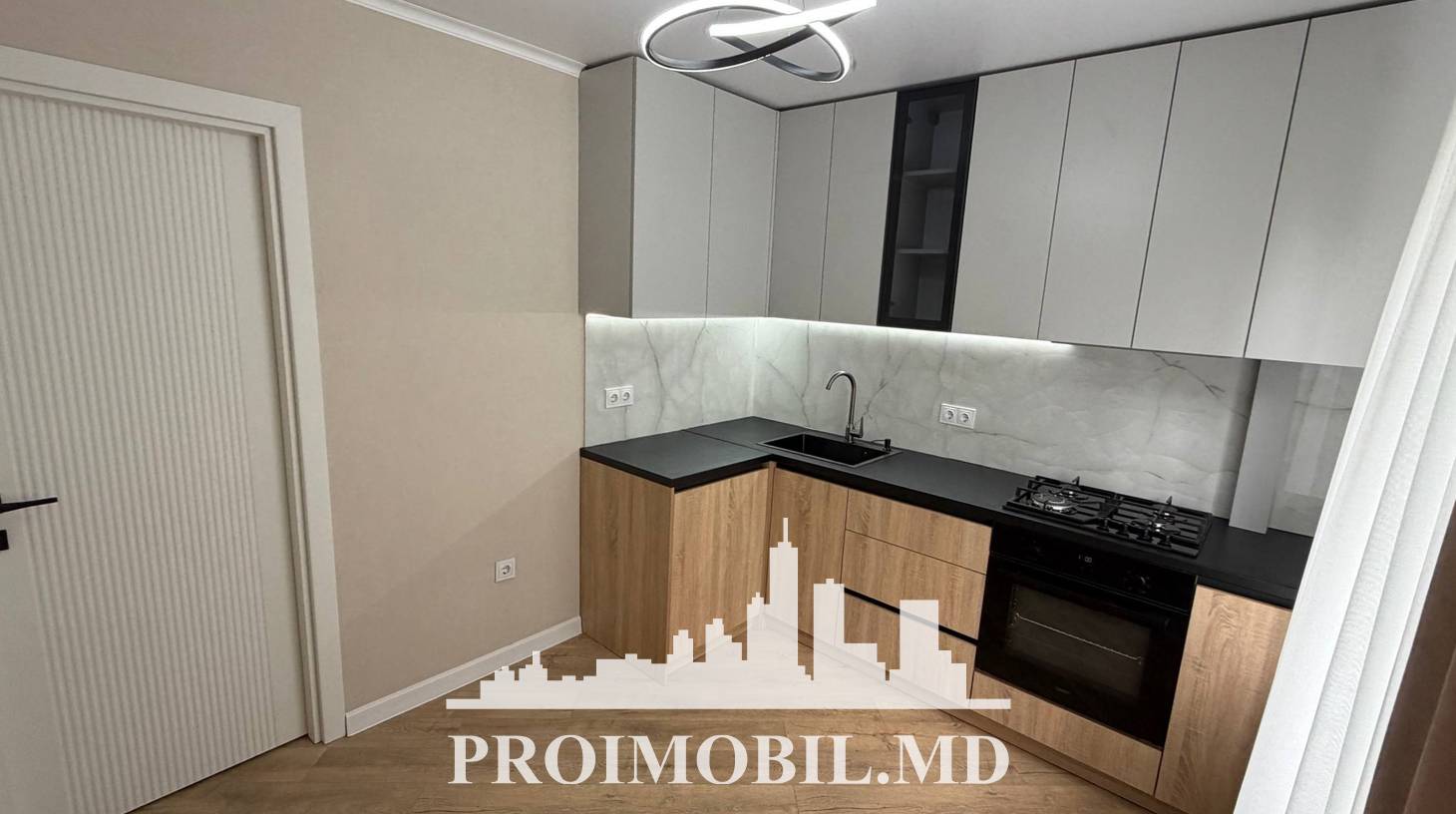 https://images.proimobil.md/ctuR95TZ5evJ8TlPY2xAiT3OBdx4qcFyhDvjtYce1XE/watermark:0.75:so:0:30:0.39/resize:fill:1460:816:1/gravity:ce/bG9jYWw6Ly8vZXN0YXRlL2xyLzUyNDRhM2UzLTNhYTgtNDU4NC1hNjlkLWRhM2UzZTUwMmVlNy5qcGVn