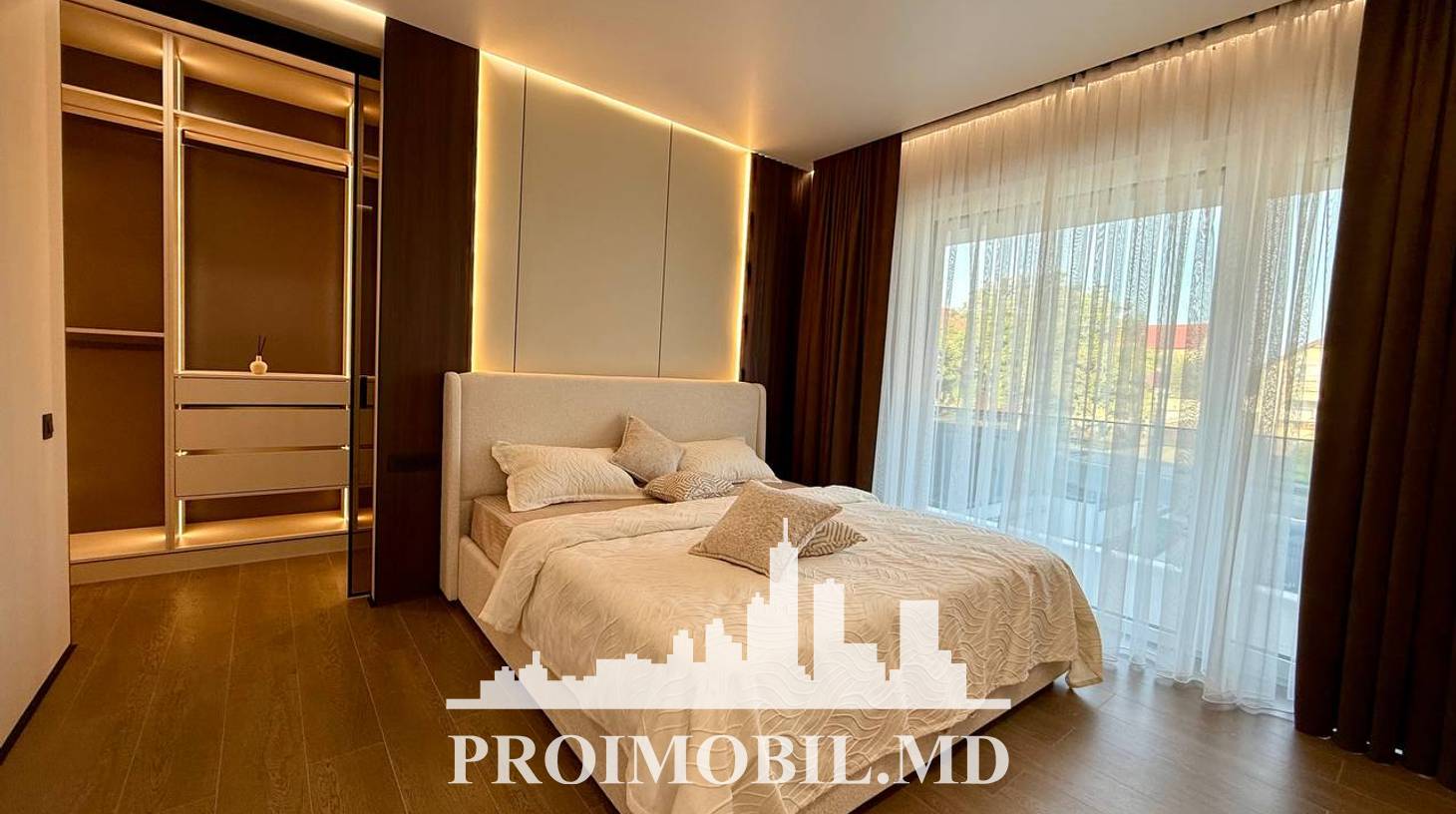 https://images.proimobil.md/curLR0AZE1eP9KfZLCqSZdEM9BAvZbdHOGwE0ZIocZg/watermark:0.75:so:0:30:0.39/resize:fill:1460:816:1/gravity:ce/bG9jYWw6Ly8vZXN0YXRlL2xyLzBhMGI1NGVmLTEzNTktNDZmZS05ZmVkLWJjYWQ5MTdjMTVlZi5qcGVn