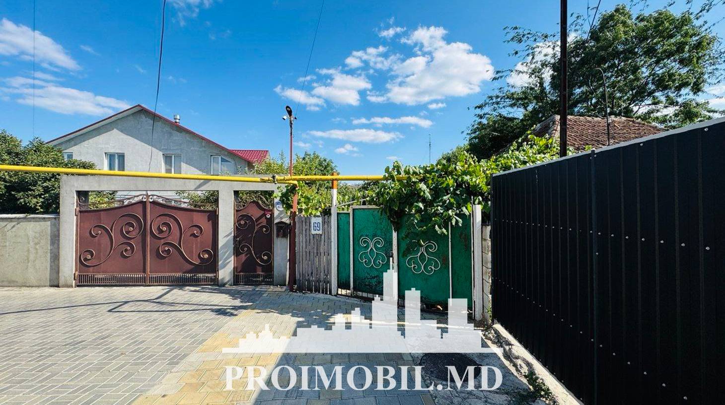 https://images.proimobil.md/cwmoNIBanYSZ7KZspSF9jFHjNN69Qo0HnD2e5nB1tNI/watermark:0.75:so:0:30:0.39/resize:fill:1460:816:1/gravity:ce/bG9jYWw6Ly8vZXN0YXRlL2xyL2MwMjYxOTFiLWQ2ZGUtNDdlYi05NDU5LTVkMWUyZDZiYzI0NC5qcGVn