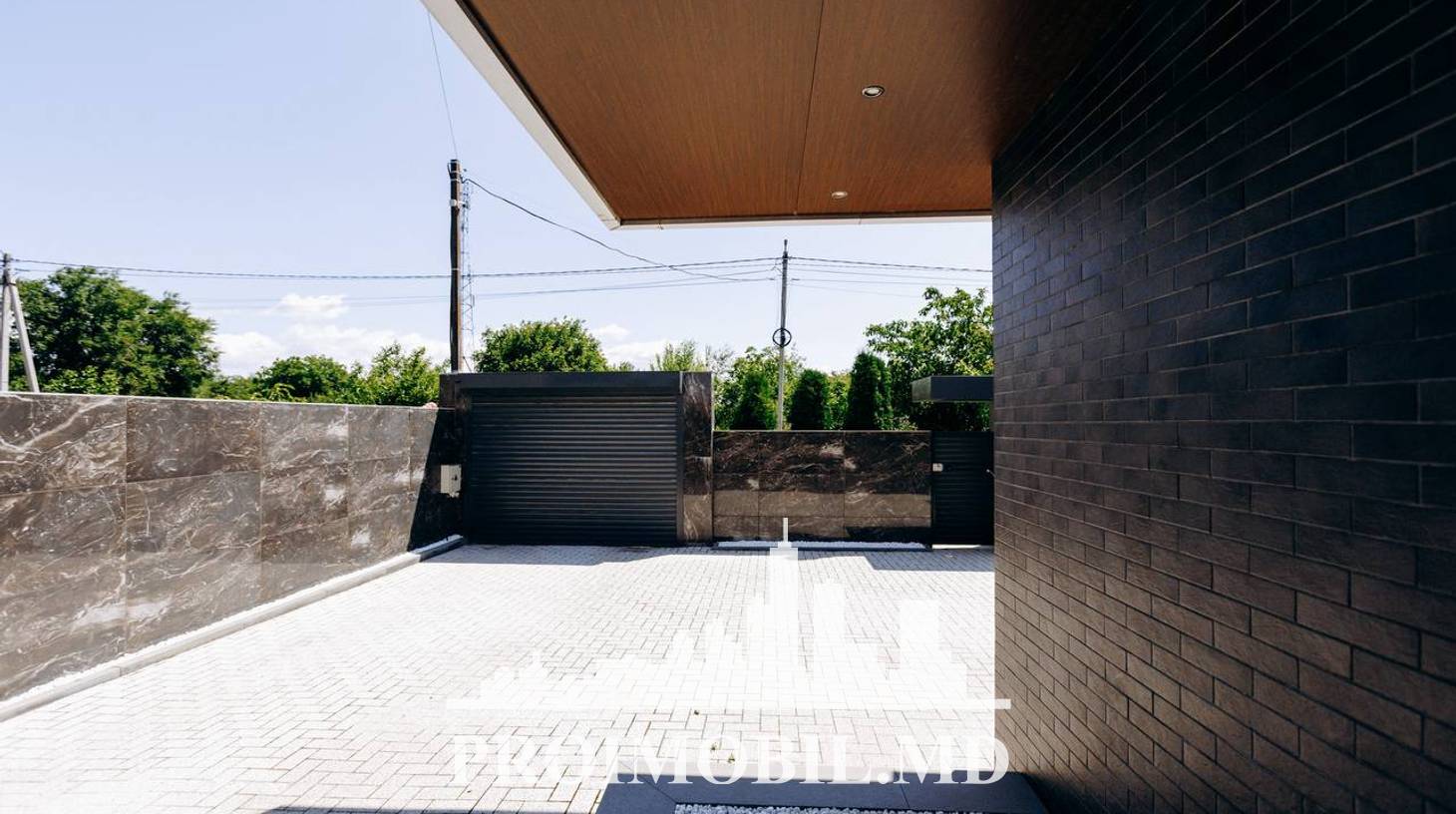 https://images.proimobil.md/cxZ7wOR-IK1SitlZ2NrSoPLpd8DbgL7UM5NuYTjaML4/watermark:0.75:so:0:30:0.39/resize:fill:1460:816:1/gravity:ce/bG9jYWw6Ly8vZXN0YXRlL2xyLzhiYjdhMGI1LTM3NWMtNGEyOC1iMGViLWIzZTMyY2QyNmZkYi5qcGVn