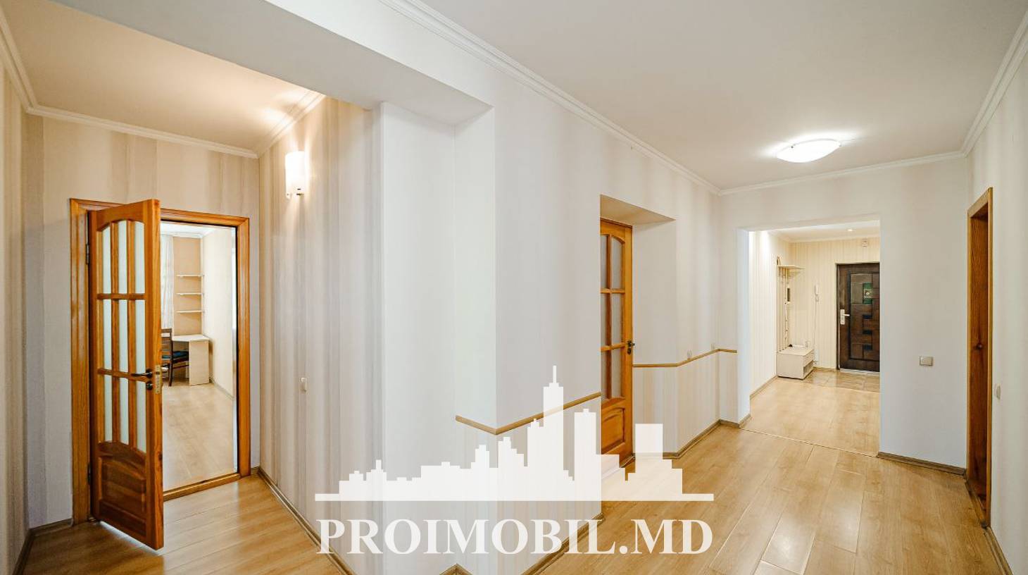 https://images.proimobil.md/d0ZBys8HstYy3H8S8m-y0k8_AqUfwW1sQNdbRTHQ8X8/watermark:0.75:so:0:30:0.39/resize:fill:1460:816:1/gravity:ce/bG9jYWw6Ly8vZXN0YXRlL2xyLzdiNmE4YzU4LTc5YWItNGIyMy04MzhjLTk5MmVjN2FlOWVlZi5qcGVn
