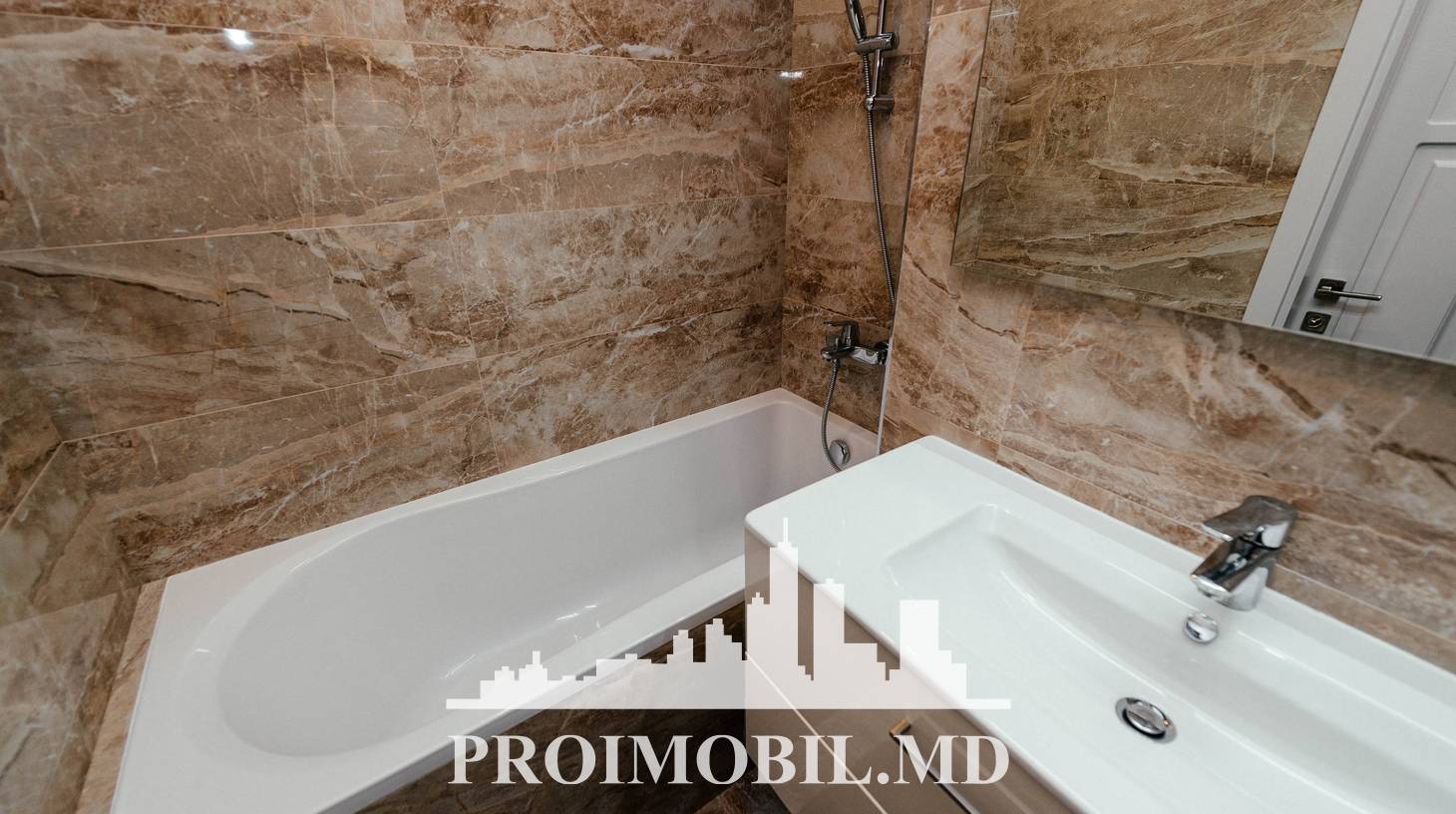 https://images.proimobil.md/d19TEKw8R2TDY38Yg8nOvRIPtucCQm7O2YynQH496Y0/watermark:0.75:so:0:30:0.39/resize:fill:1460:816:1/gravity:ce/bG9jYWw6Ly8vZXN0YXRlL2xyLzdmMDcyMTU0LTEwZDQtNDY4MC1hYzU1LWUwY2U0NTM5NzYxNS5qcGVn