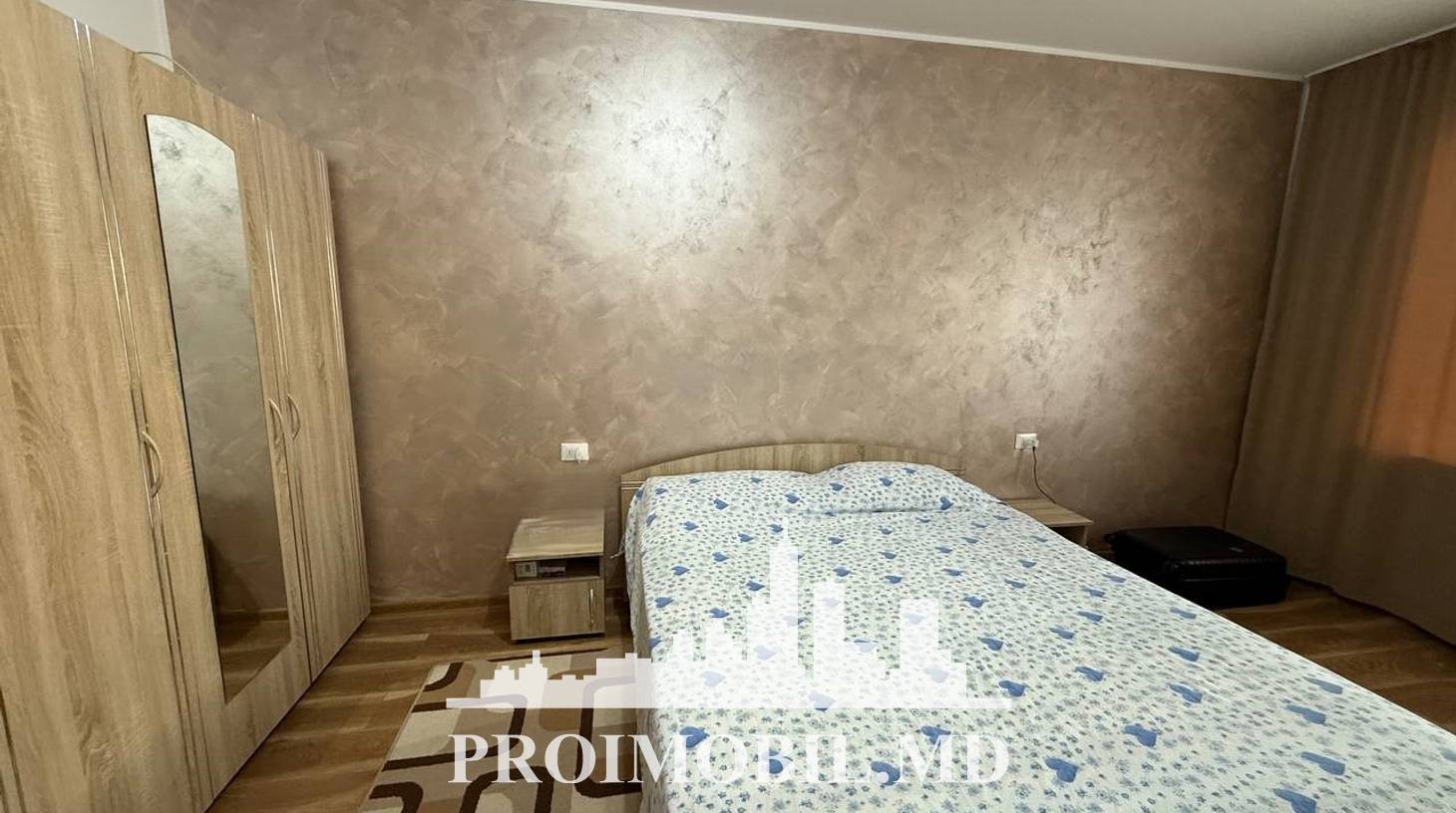 https://images.proimobil.md/d24mJuAcFmqRUowpdTs9EcF61pFgnuZQB5S1PwXVm24/watermark:0.75:so:0:30:0.39/resize:fill:1460:816:1/gravity:ce/bG9jYWw6Ly8vZXN0YXRlL2xyL2U1OGUxMmE1LTQ3MWMtNDU5Yi05MjVkLWVmNDU5YTFiOGMxZC5qcGVn