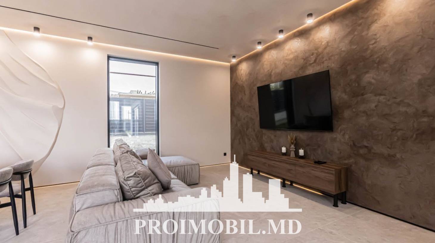 https://images.proimobil.md/d5-qvbe46dnG5JeAl3tAdKdC8QvmEPT6R8ptZMcdR-Y/watermark:0.75:so:0:30:0.39/resize:fill:1460:816:1/gravity:ce/bG9jYWw6Ly8vZXN0YXRlL2xyLzAzZTY5OGUyLWVkODUtNGRjMC1hNzZkLWJlZDIwZjU5NzY1NC5qcGVn