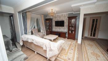 https://images.proimobil.md/d8QdxpwTeKai5rm0tn8mmYhxuRWZEboZSvomfwUKtoo/resize:fill:350:198:1/gravity:ce/bG9jYWw6Ly8vZXN0YXRlL2xyLzg4OTNhM2RhLWZlY2YtNDM4NS1hMWRkLWRhOGQ5OTBjNmMzYi5qcGVn