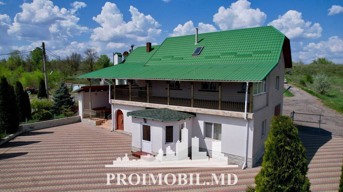 https://images.proimobil.md/d945EC6OV3lWKXSVLQ7-gtkovWRdfybZjEC1b2WuqzM/watermark:0.75:so:0:30:0.39/resize:fill:1460:816:1/gravity:ce/bG9jYWw6Ly8vZXN0YXRlL2xyLzEwYmQ5MDVlLTVhNjAtNDQ0Zi1hZTZmLTY0Zjk0ZTU4OWViOC5qcGVn
