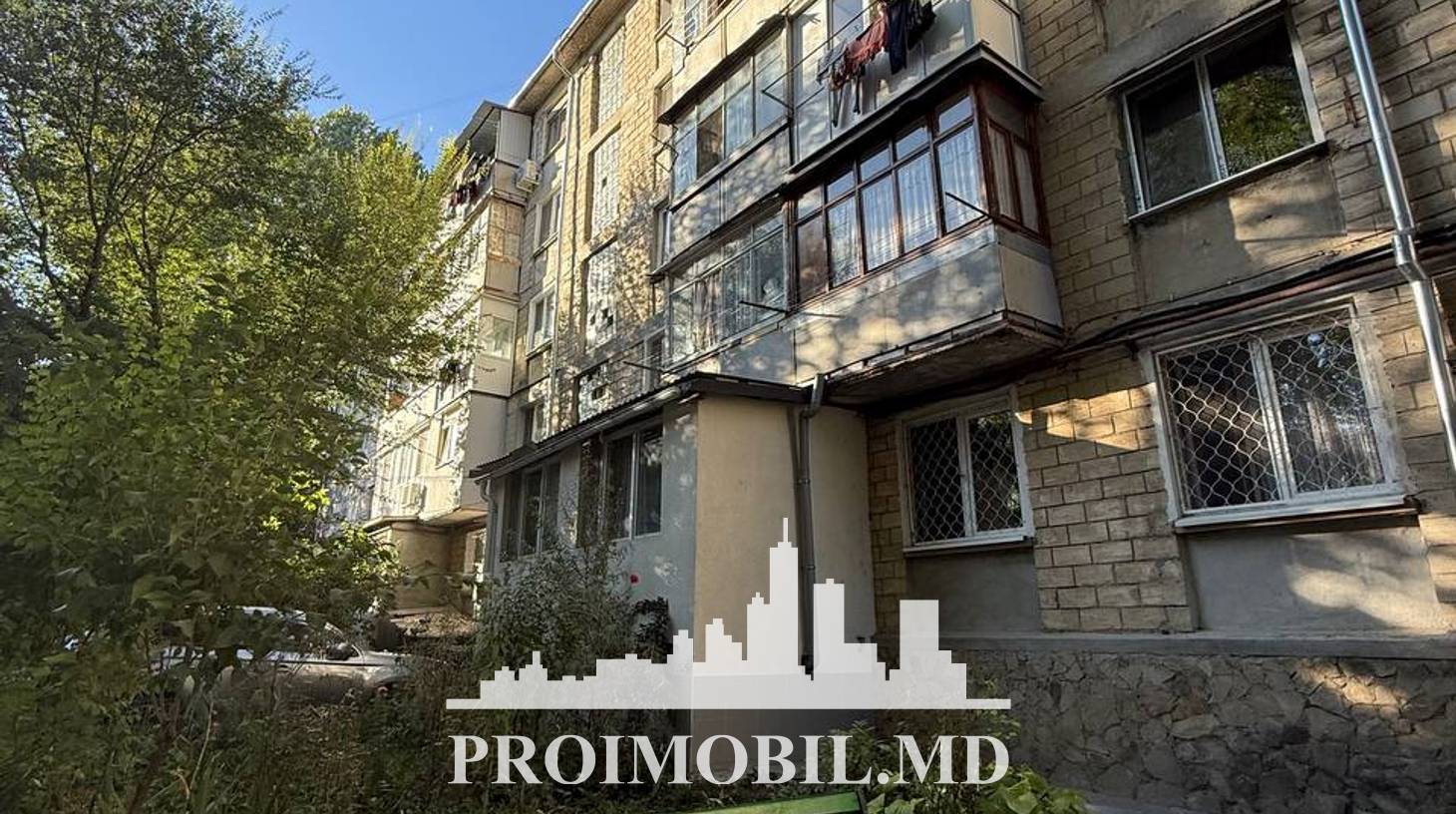https://images.proimobil.md/d9h1W_-_YlubC3cxgymN_GfEWF33aTkGZpZXs94o8wk/watermark:0.75:so:0:30:0.39/resize:fill:1460:816:1/gravity:ce/bG9jYWw6Ly8vZXN0YXRlL2xyL2YxMjhhMWVhLWZjM2QtNGMxZC04ZmI0LWZkYWJhNjQ5OTkwZC5qcGVn