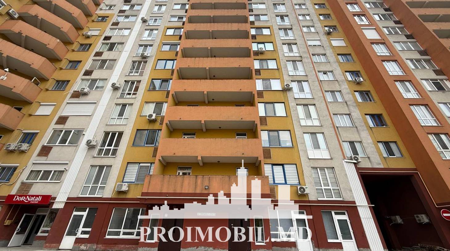https://images.proimobil.md/dFYejopmrcnU-6ARgLIOgo4BkW2l_gxdrMRajmp2cEs/watermark:0.75:so:0:30:0.39/resize:fill:1460:816:1/gravity:ce/bG9jYWw6Ly8vZXN0YXRlL2xyL2FjNmMyZmQ0LTRhZWEtNDhkNi05ZDMwLTk2NTY5ZTU2ZDU3Zi5qcGVn