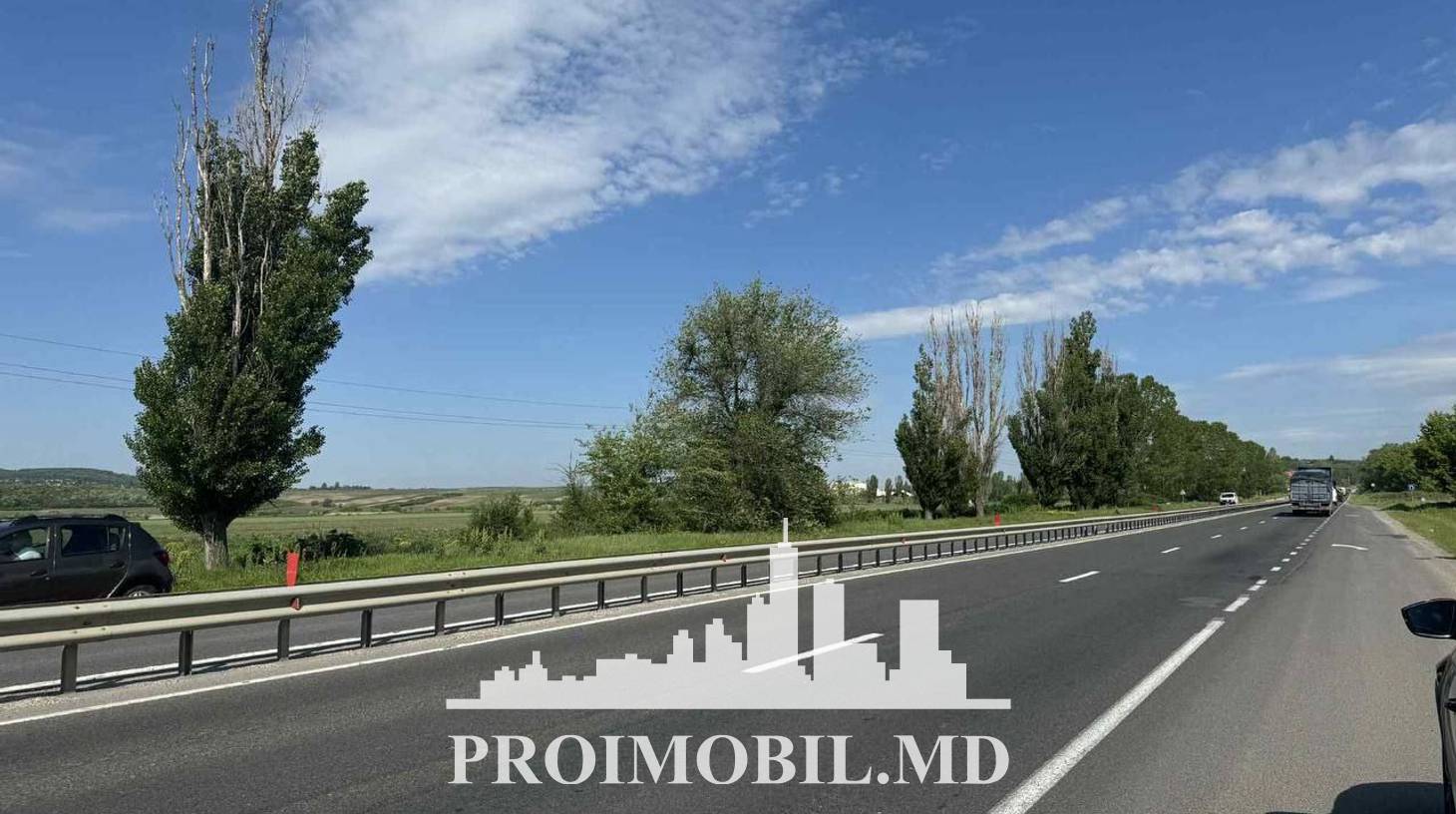 https://images.proimobil.md/dG2n4IIg9B2-lstCTgMuXSn5dxk_3il938YSEFipHiY/watermark:0.75:so:0:30:0.39/resize:fill:1460:816:1/gravity:ce/bG9jYWw6Ly8vZXN0YXRlL2xyLzAzMjY3YWQ0LTFiOTAtNDIzMi1iNTM4LTUzZjQ4N2MyYTczNy5qcGVn