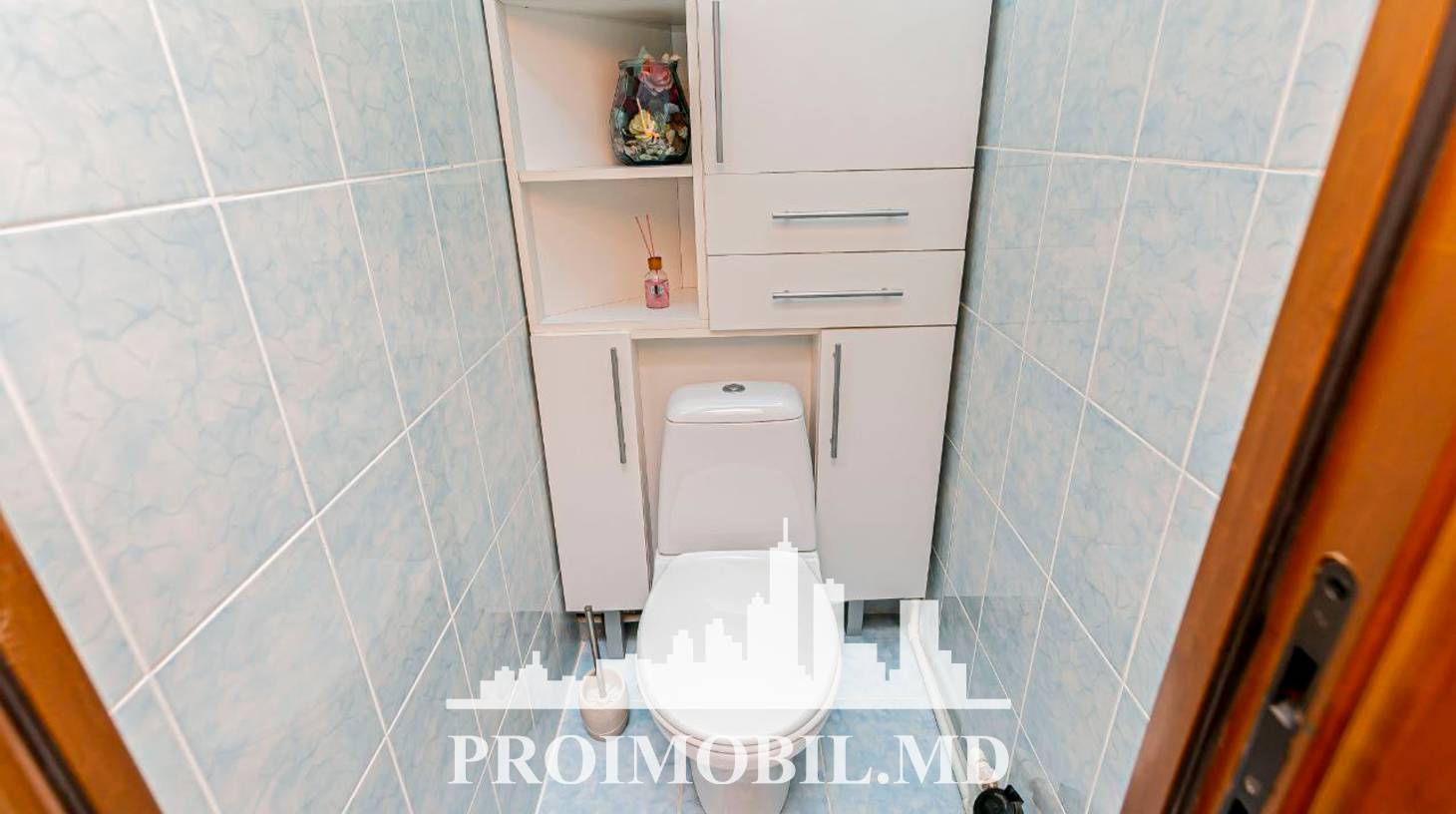 https://images.proimobil.md/dHLqenJFx-h_j7XInnQdg6xJz0OT2EdEZ8sB7aRxyTY/watermark:0.75:so:0:30:0.39/resize:fill:1460:816:1/gravity:ce/bG9jYWw6Ly8vZXN0YXRlL2xyLzdjM2Y0MmVlLWRmMzAtNDI2Ny1hMDZhLTk0YzM4MGUwZDg4Ni5qcGVn