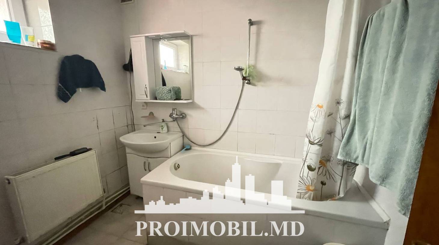 https://images.proimobil.md/dI6qGYI_W-ApAlOEfUp0UmboigE9c-rjmALQyWf1cvo/watermark:0.75:so:0:30:0.39/resize:fill:1460:816:1/gravity:ce/bG9jYWw6Ly8vZXN0YXRlL2xyLzAzNzhiOTg4LWRkNjktNGRhMS1hOTMzLTU5ZTlkZTMwMGU3My5qcGVn