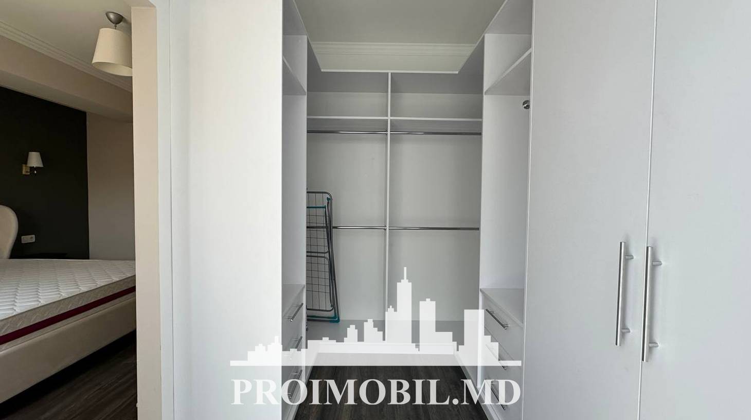 https://images.proimobil.md/dKVXU5EI4h8Ka3iX3aazuwh2vu34DDngjr9bHwL4eoI/watermark:0.75:so:0:30:0.39/resize:fill:1460:816:1/gravity:ce/bG9jYWw6Ly8vZXN0YXRlL2xyLzQyZGZhZjIyLWE5NzgtNDgwZS05NjBlLTk3MzU3ZjA1NTA0NS5qcGVn