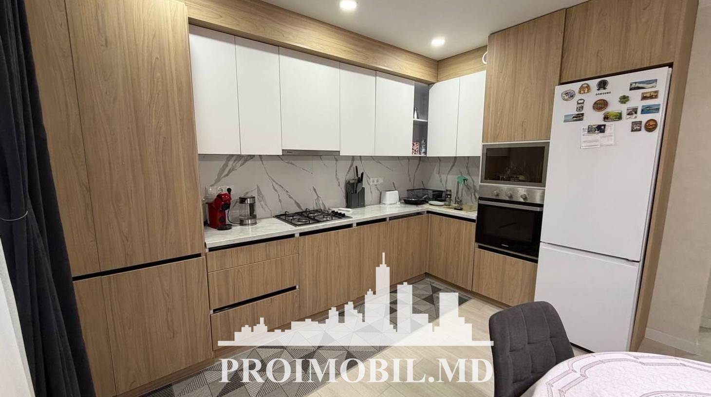 https://images.proimobil.md/dKpO6nbi8_yEWd7FVpDP0NHHGNinoK9Xo5yDB_2mVVg/watermark:0.75:so:0:30:0.39/resize:fill:1460:816:1/gravity:ce/bG9jYWw6Ly8vZXN0YXRlL2xyLzUzMTVjNzNiLTAwYjMtNDhhMi1hZjgzLTg0OTNiYjYzZTZiZi5qcGVn