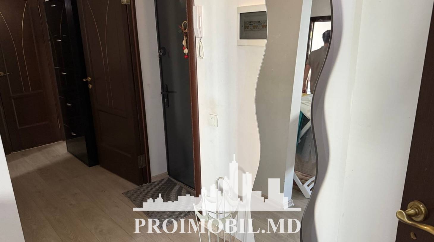 https://images.proimobil.md/dMpVgCw1JhYtNQcVcussrF4qu72Ss-FKIEJ-nU0v6tE/watermark:0.75:so:0:30:0.39/resize:fill:1460:816:1/gravity:ce/bG9jYWw6Ly8vZXN0YXRlL2xyLzkzN2FiMTcyLTg3ZTktNGFmNC1hYjdiLWJlOGQ4MjljZGY2Ny5qcGVn