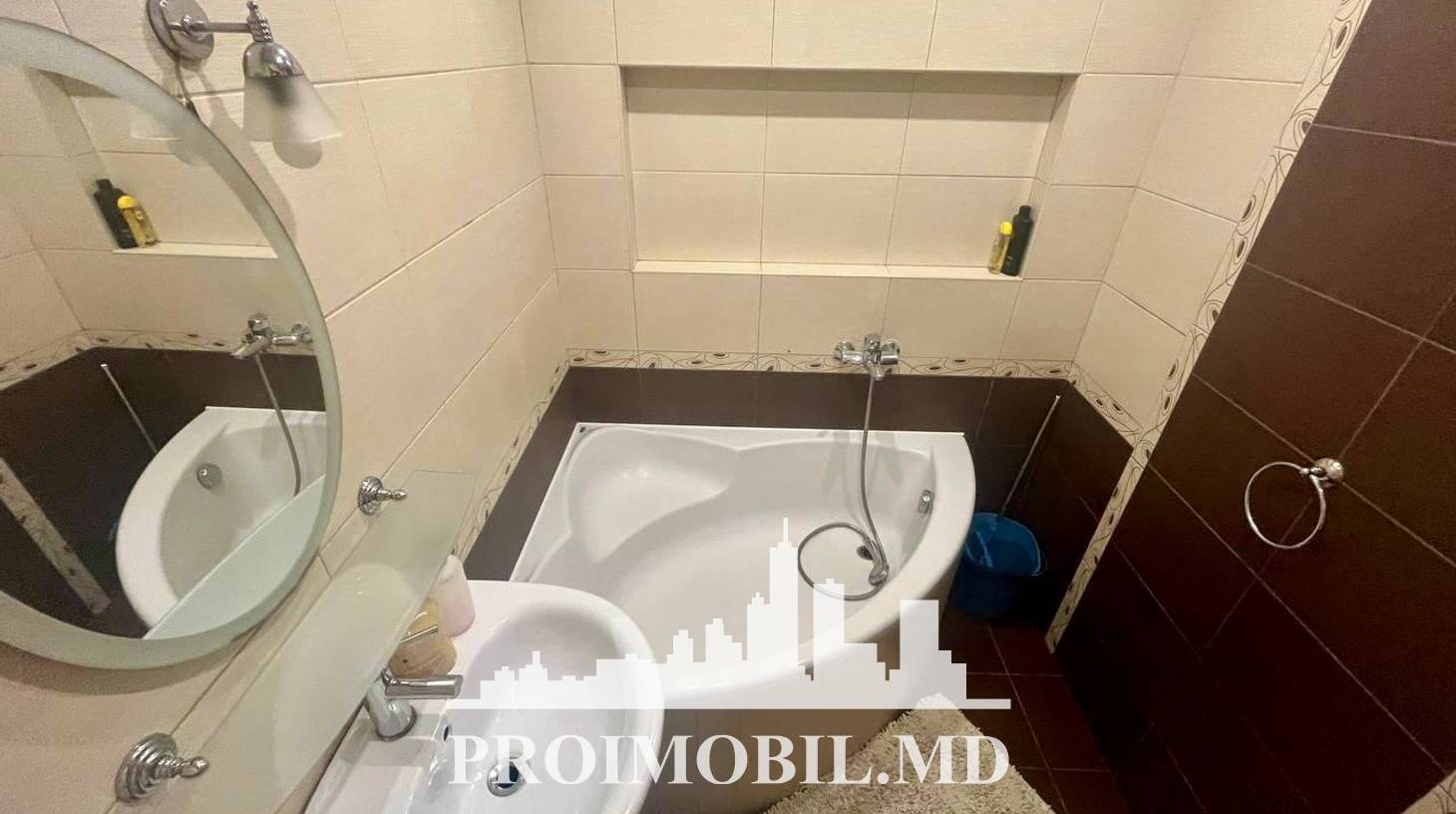 https://images.proimobil.md/dO5QhBcymlAoRQfuRBG_FnsHlpqyE5HCQIBuH-dziUE/watermark:0.75:so:0:30:0.39/resize:fill:1460:816:1/gravity:ce/bG9jYWw6Ly8vZXN0YXRlL2xyLzI2YjI3NDcwLTQ4MjQtNDRlYi1hYWI2LTAyMTczYzZlZTEwNi5qcGVn