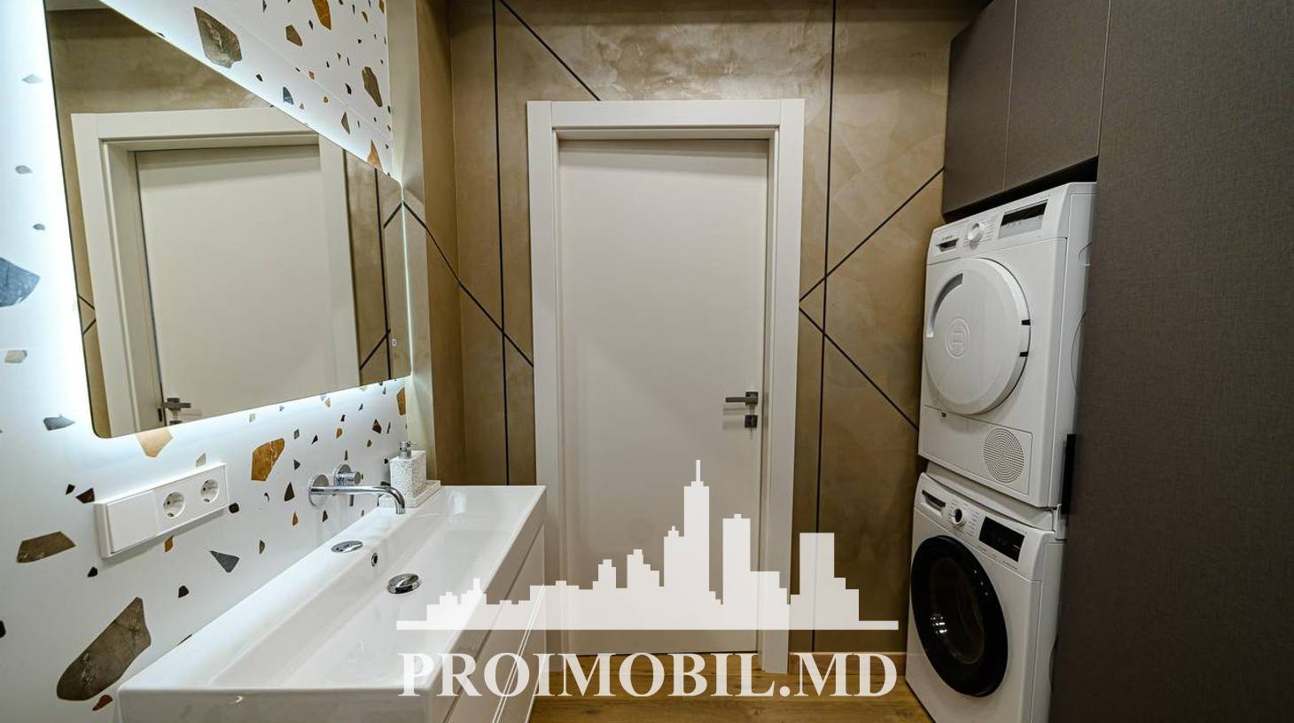 https://images.proimobil.md/dUIFuHN3bOQ26EuSNzM_8cwEa2_T-44ur7i1vPT2wrQ/watermark:0.75:so:0:30:0.39/resize:fill:1460:816:1/gravity:ce/bG9jYWw6Ly8vZXN0YXRlL2xyLzRmOGI3ZGE1LTQ1NWItNGZiYy05YzIxLWQzOTBlOTBmNmQ4ZC5qcGVn