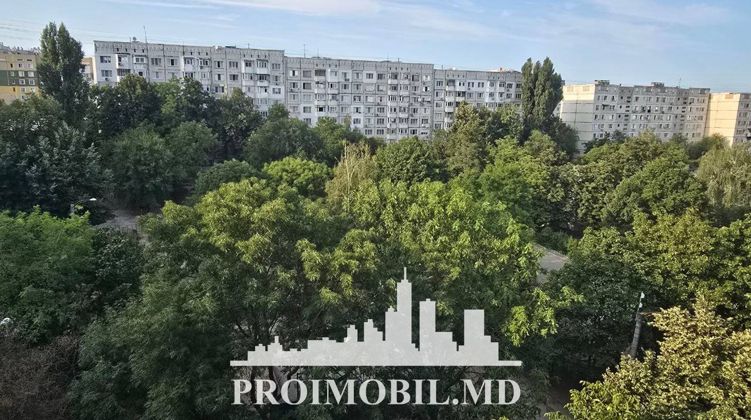 https://images.proimobil.md/dXsdPbBLt-jGdKO5kt-hJMvWF1NZ1wzpTtTNba5T0vg/watermark:0.75:so:0:30:0.39/resize:fill:1460:816:1/gravity:ce/bG9jYWw6Ly8vZXN0YXRlL2xyLzQxMTE5M2MyLWQ2ZGEtNDU1NS05NjMyLThjMTY0YjE0ZTY2Yy5qcGVn