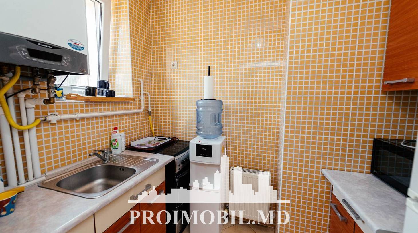 https://images.proimobil.md/dYXa9UZh7v_FBBpM-YGagXiR89sPyj7zqywGmcrthbI/watermark:0.75:so:0:30:0.39/resize:fill:1460:816:1/gravity:ce/bG9jYWw6Ly8vZXN0YXRlL2xyLzRhOTAyOTNiLThkNWItNDRiNS04MzJmLTcxMjJhMzY5ZTdlMS5qcGVn