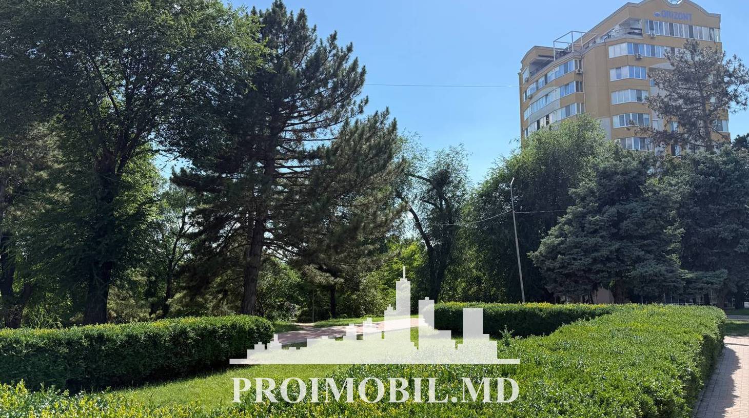 https://images.proimobil.md/dZy2RtGPcrEoEOV9z71AqstBiLMua3SF1u2icEvU2c4/watermark:0.75:so:0:30:0.39/resize:fill:1460:816:1/gravity:ce/bG9jYWw6Ly8vZXN0YXRlL2xyLzFkZTU2NzYyLTEyNDUtNDhkMS1iMmYxLTQyNzBjY2U0MWE4OC5qcGVn