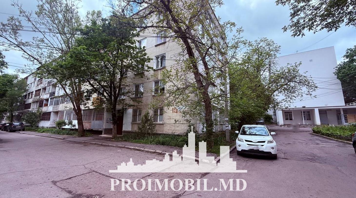 https://images.proimobil.md/d_U4iHSlHMH9qFIeapTnVaFzVup9nTVvH0rPL5CF3jc/watermark:0.75:so:0:30:0.39/resize:fill:1460:816:1/gravity:ce/bG9jYWw6Ly8vZXN0YXRlL2xyL2U5MTQ1M2VmLTQ5OTMtNGU2NC05ZDMzLWMxMTE5ZTc3YWNhOC5qcGVn
