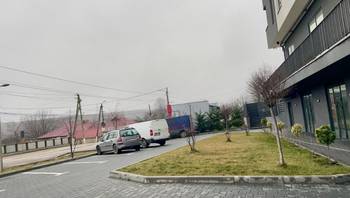 https://images.proimobil.md/da3cE2fuWzoOu9BRZ0O8Z3sGIe00RS2W8izrqOTicyA/resize:fill:350:198:1/gravity:ce/bG9jYWw6Ly8vZXN0YXRlL2xyLzVjMjkwNzlkLWJkMDQtNDc4Mi04ZmNlLTMzZmIyOTAxMzVjMi5qcGVn