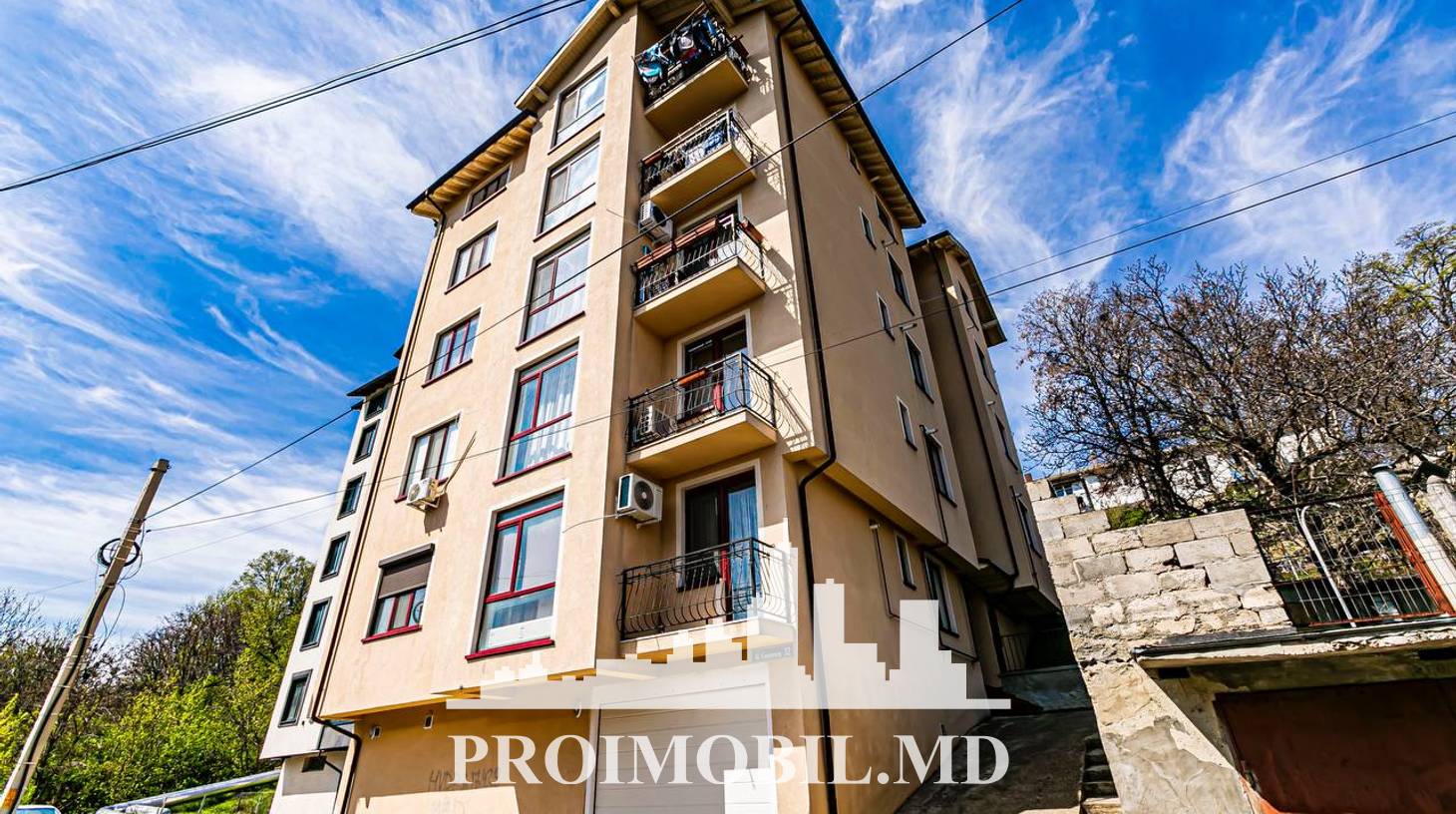 https://images.proimobil.md/dadIHHfRiOZNGLQo3qpHhVFKYMtEQh9Rh29IMBu2xes/watermark:0.75:so:0:30:0.39/resize:fill:1460:816:1/gravity:ce/bG9jYWw6Ly8vZXN0YXRlL2xyLzA2YmI3Y2I4LWQ5YmMtNGI0Ny1iZGQ2LWI3MDQ4ZTdiZDcwYi5qcGVn