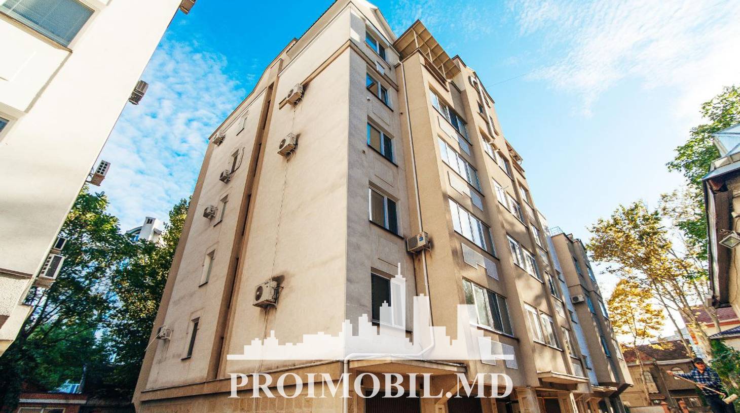 https://images.proimobil.md/db2E-GXMcu4MQ0aaGlV2d-X1KY9uLi4RclHFofPr-Ac/watermark:0.75:so:0:30:0.39/resize:fill:1460:816:1/gravity:ce/bG9jYWw6Ly8vZXN0YXRlL2xyL2NhZTFiZWEwLTI2OTEtNGEyZi1iNmU0LWQ4ZTllMmVkNTQ5Zi5qcGVn