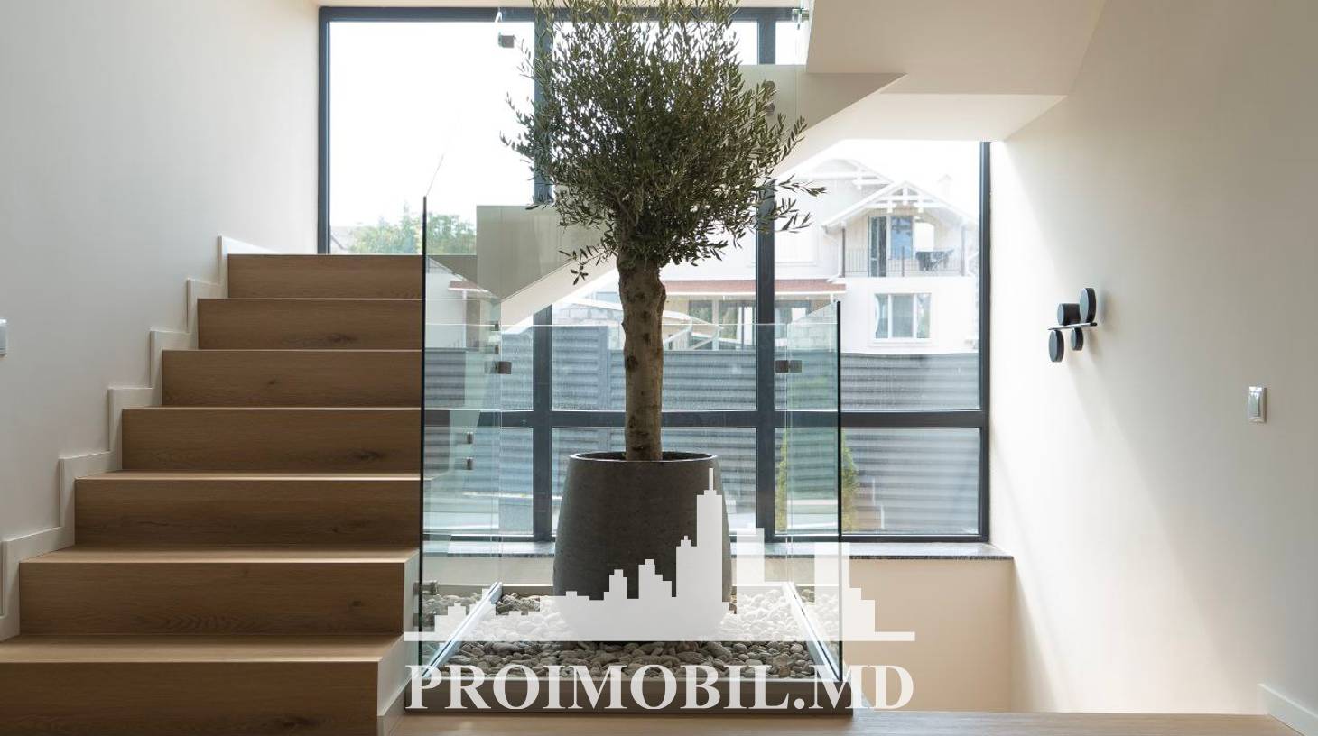https://images.proimobil.md/ddSBquVXJJP8dAKEyHQXxd8fmn93p1qFMbxuJKf-KYc/watermark:0.75:so:0:30:0.39/resize:fill:1460:816:1/gravity:ce/bG9jYWw6Ly8vZXN0YXRlL2xyLzMyMWNmYzQxLTc4MGEtNDBlZS04YzA0LWEwMmM5NWUxMGE4Ny5qcGVn