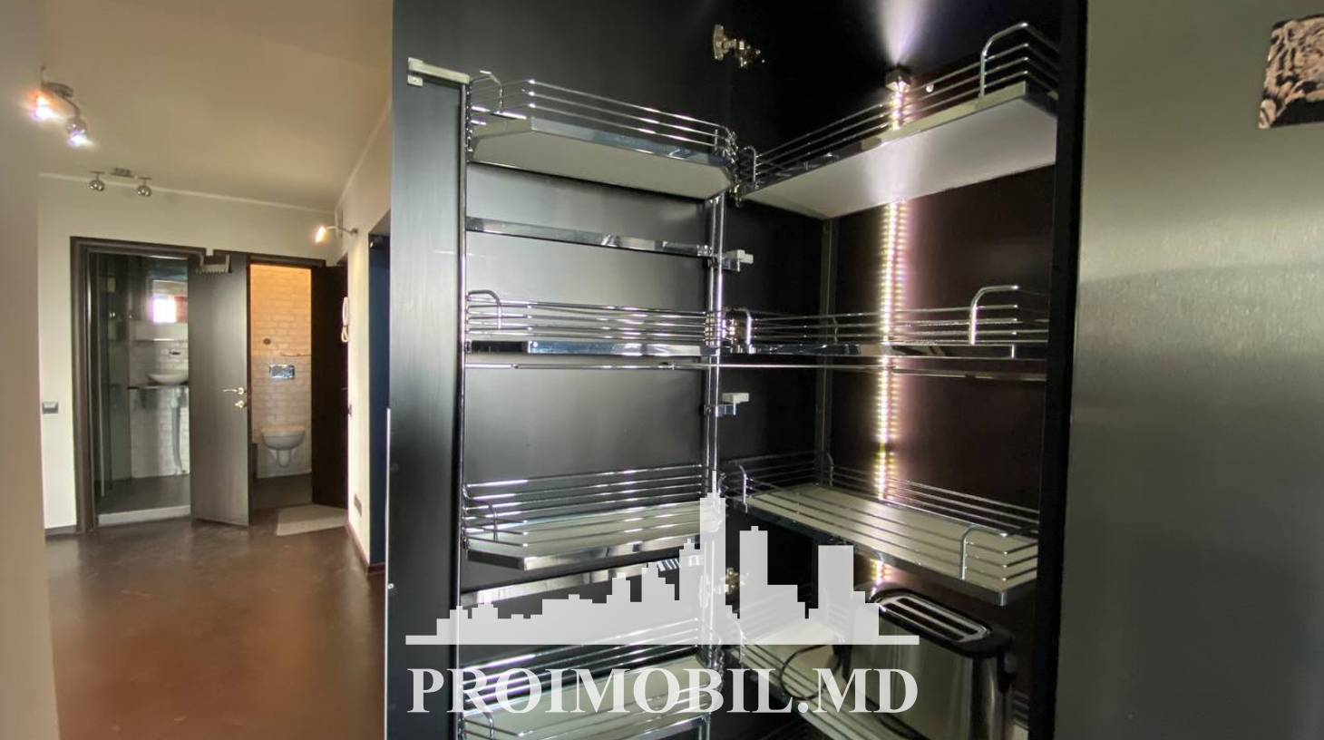 https://images.proimobil.md/dgw8L59cTASggSHbJSL4jDeVwPhzNQE3cBNGrRAqHZQ/watermark:0.75:so:0:30:0.39/resize:fill:1460:816:1/gravity:ce/bG9jYWw6Ly8vZXN0YXRlL2xyL2MwMDlhNjAxLTk1M2UtNDA3YS1iNDIwLWM3NDhjNTBhYWU0MC5qcGVn