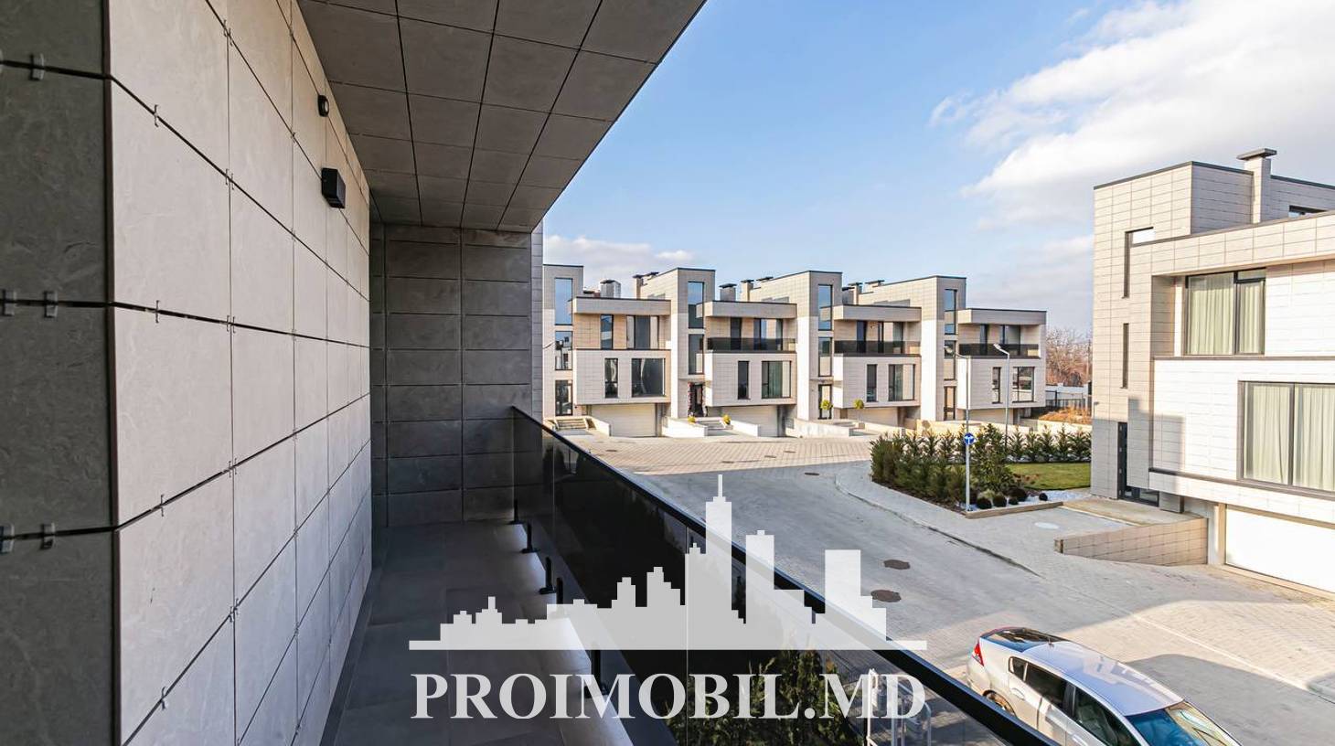 https://images.proimobil.md/dqRCIeB7eIDelSH0BR__ViC-2EifeHt8yIHdgGzSj-Q/watermark:0.75:so:0:30:0.39/resize:fill:1460:816:1/gravity:ce/bG9jYWw6Ly8vZXN0YXRlL2xyLzViNmE3M2YyLWU5MjQtNDlmYS1iMjdmLWNmYjFkMTRmOWEwMy5qcGVn