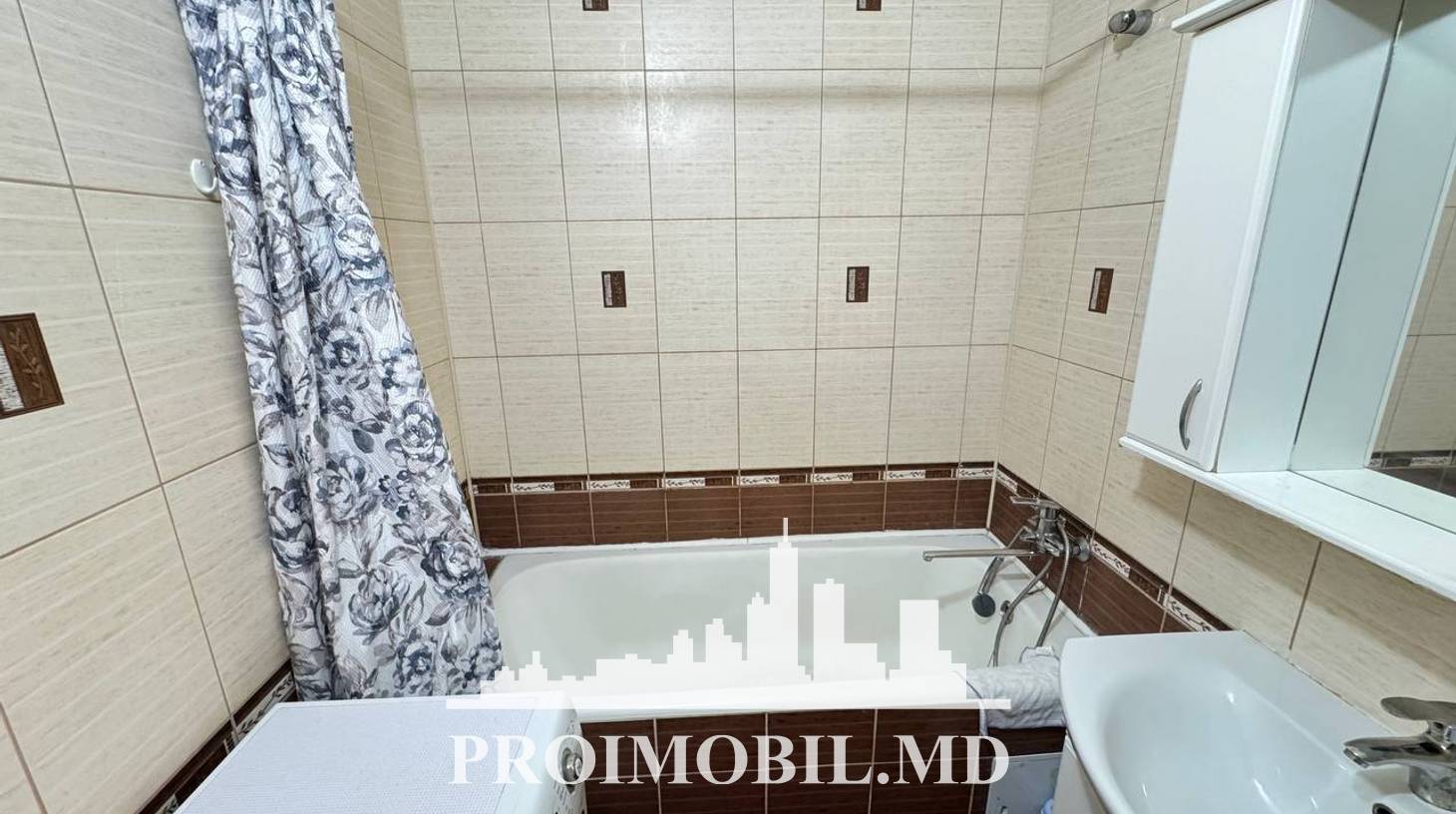 https://images.proimobil.md/dr6WqsXck8VU68dz7N9EPxQhL0Eaz-XfzcFaMi8XYWY/watermark:0.75:so:0:30:0.39/resize:fill:1460:816:1/gravity:ce/bG9jYWw6Ly8vZXN0YXRlL2xyLzNjMGU2ODMzLWVkYWYtNDA4MC05ODQyLTMyYzczODQzZjg1MC5qcGVn