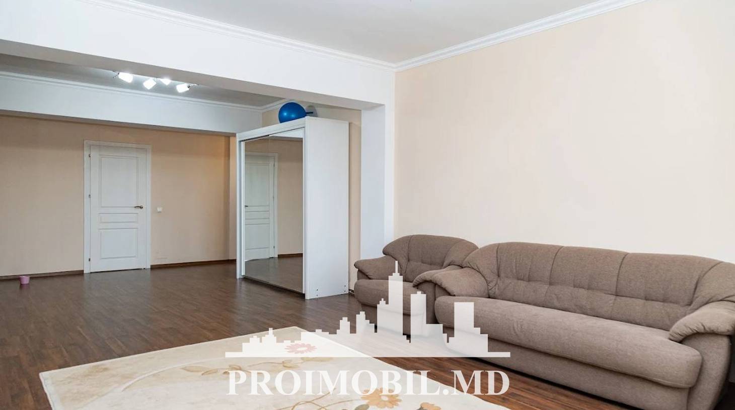 https://images.proimobil.md/drAHkSOR5x9OsP82Nxp4GpHcTQUMFzQ-TON2Vjtx_jA/watermark:0.75:so:0:30:0.39/resize:fill:1460:816:1/gravity:ce/bG9jYWw6Ly8vZXN0YXRlL2xyLzgyMmIyY2U0LWUwZTMtNDZmYS1iNTBmLTk1NGE4YzYxZTM5Zi5qcGVn
