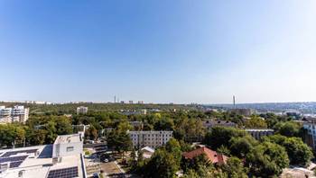 https://images.proimobil.md/drF96-ZQzAeygL_aEoLKaTLYb8mDm38BwKooJYQ1510/resize:fill:350:198:1/gravity:ce/bG9jYWw6Ly8vZXN0YXRlL2xyL2MzOGQ0NDM3LWY2MmYtNDUyOS04NDc3LTVjMjhmMzExOGMxNy5qcGVn