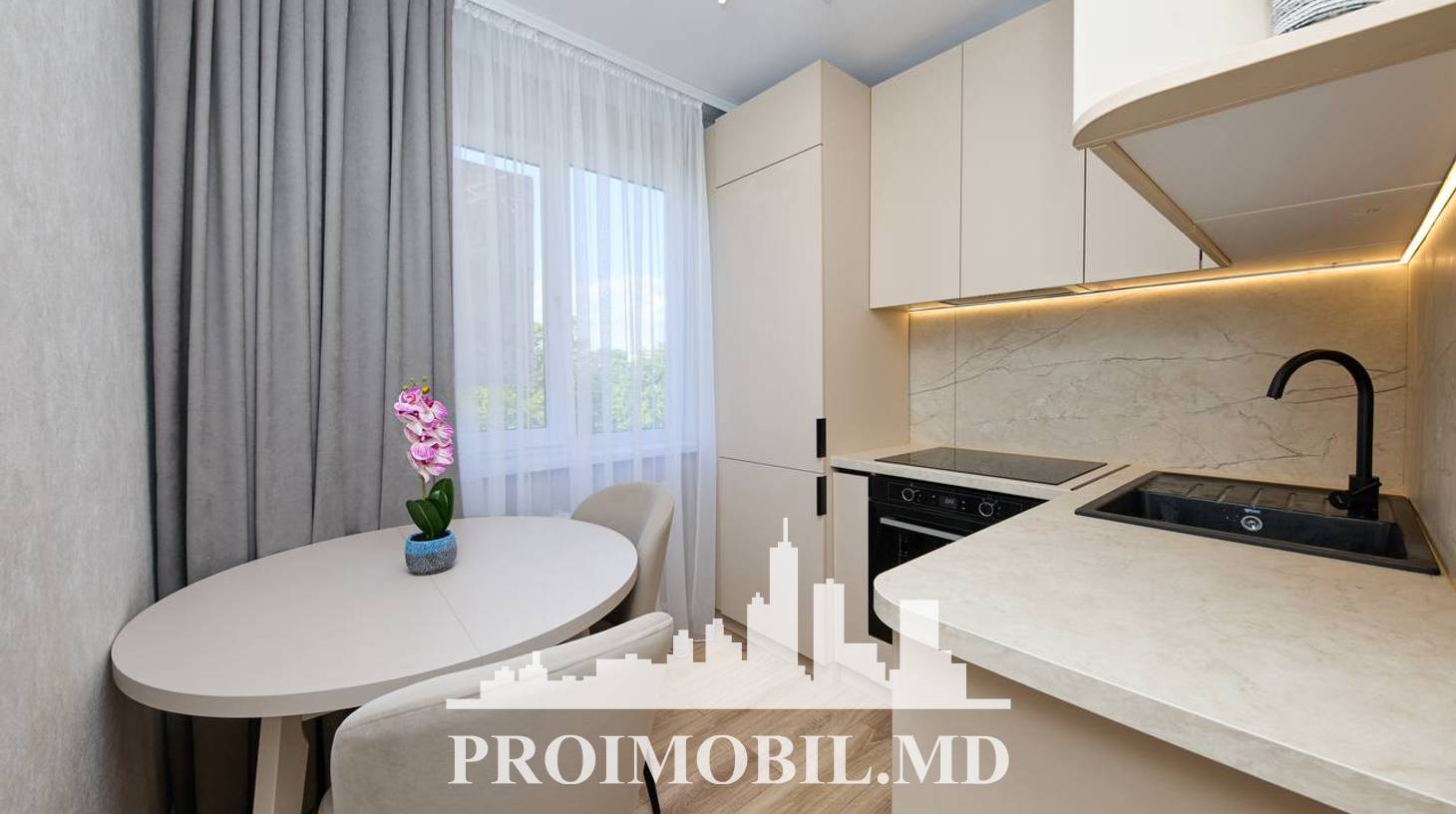 https://images.proimobil.md/dtB5Mv9S2gLfQ7pRsFNw-uyxrAbkfojNlOHTHI0cTe8/watermark:0.75:so:0:30:0.39/resize:fill:1460:816:1/gravity:ce/bG9jYWw6Ly8vZXN0YXRlL2xyLzFiYjNkMzJiLTEwMmMtNGVlNC05MTI5LWQxZjJiODc1MWExYy5qcGVn