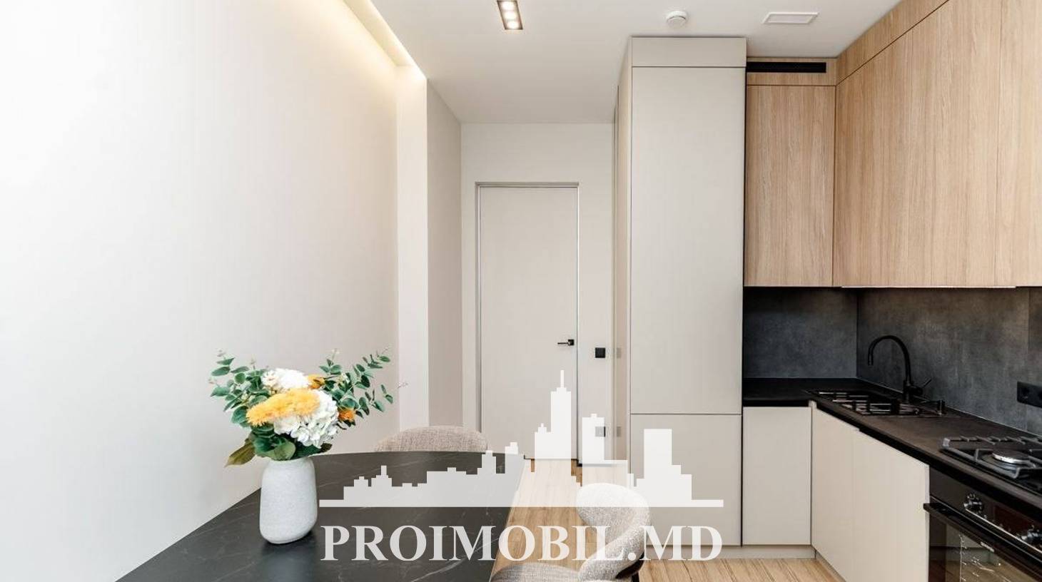 https://images.proimobil.md/duEmKSXEpbthr_0TLIYrX8Gdz7Qj6J-iCCFI8bRdp_E/watermark:0.75:so:0:30:0.39/resize:fill:1460:816:1/gravity:ce/bG9jYWw6Ly8vZXN0YXRlL2xyLzEyOTJhNDc3LTdlNzQtNDA4MC1hOTI5LTljZmJkNDg2MjFjMS5qcGVn