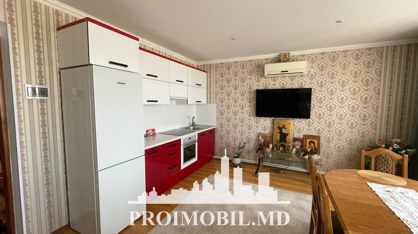 https://images.proimobil.md/duxyHSPbEwORf4E5vVfbY607mklCdwEPo4uOGG8ZT_k/watermark:0.75:so:0:30:0.39/resize:fill:1460:816:1/gravity:ce/bG9jYWw6Ly8vZXN0YXRlL2xyLzlkY2NhZGNjLWFhNWQtNDg1MS1hMDkzLTQ2NjY2ZTQ5YzE4NC5qcGVn