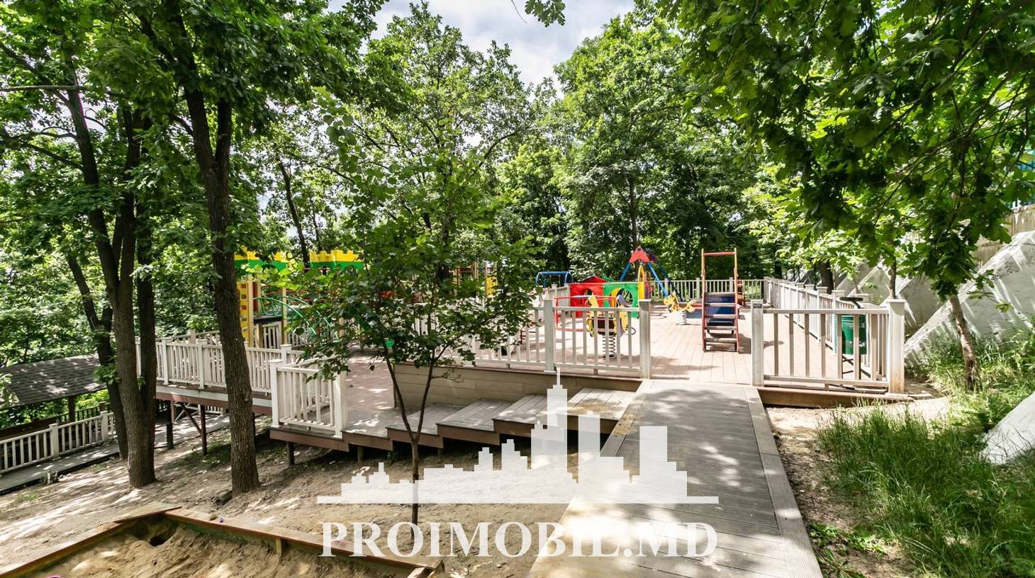 https://images.proimobil.md/e-hPRSFF1PeaALi38_7AJziuscfQIXkGtxMsFnSJcNk/watermark:0.75:so:0:30:0.39/resize:fill:1460:816:1/gravity:ce/bG9jYWw6Ly8vZXN0YXRlL2xyL2FlYzI3OWQxLWFiNmUtNGY0OS05MDVhLWQ2M2U3MTFjODc3OC5qcGVn