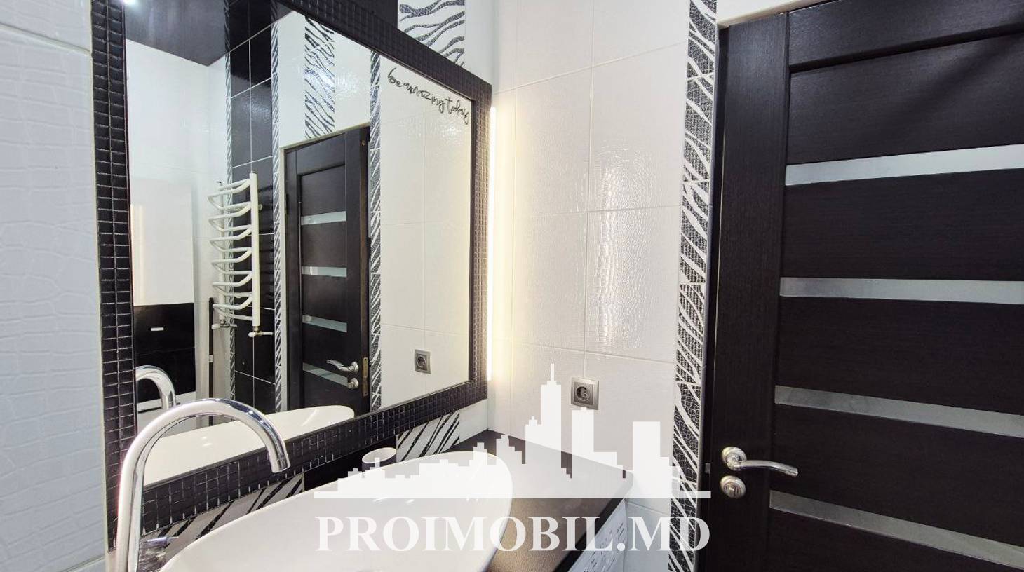 https://images.proimobil.md/e1BYt2NvJ2BGyQ1marcCPa82K-EbQp84pRQI5YY3eBQ/watermark:0.75:so:0:30:0.39/resize:fill:1460:816:1/gravity:ce/bG9jYWw6Ly8vZXN0YXRlL2xyL2YwYWRmYjE2LWUwMWUtNDRlOS1iNTEyLTYyZmY3ZGRmNmJkYS5qcGVn
