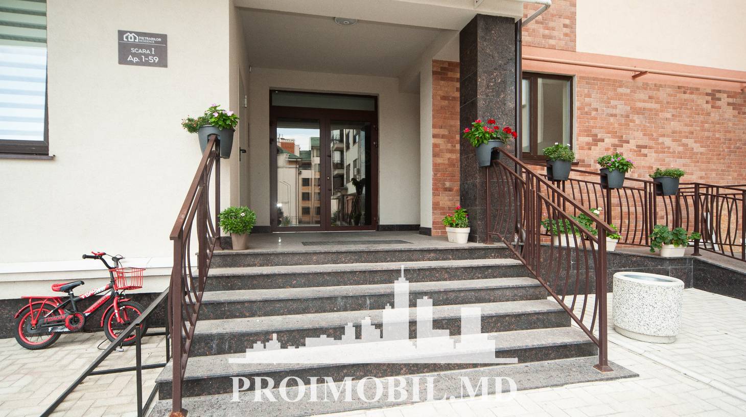 https://images.proimobil.md/e2R46tIwS6e9p7w9ki62cfmyo6kZSVyxw737z0fUzoA/watermark:0.75:so:0:30:0.39/resize:fill:1460:816:1/gravity:ce/bG9jYWw6Ly8vZXN0YXRlL2xyLzQzZWVmNjZiLWY4MDItNGI4ZC1hMmYxLTc3YzRmMjE0MjhjNC5qcGVn