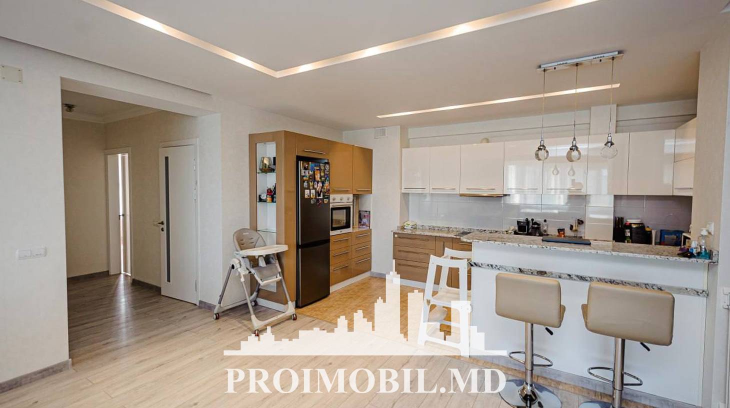 https://images.proimobil.md/e2SWVW7HBVeW_EOl4IINhlTSoijyuhOVQaipvS1i9Zo/watermark:0.75:so:0:30:0.39/resize:fill:1460:816:1/gravity:ce/bG9jYWw6Ly8vZXN0YXRlL2xyLzYwMGJkYTRmLWE0N2UtNGE3NC05MDMzLWNiMmI0OWRhYmI3Ny5qcGVn